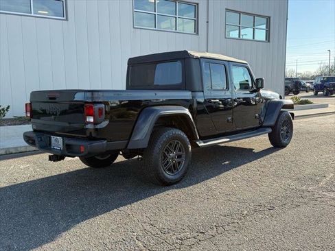 Certified 2025 Jeep Gladiator Sport image 3