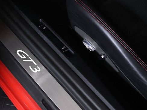 Certified 2018 Porsche 911 GT3 RWD image 23