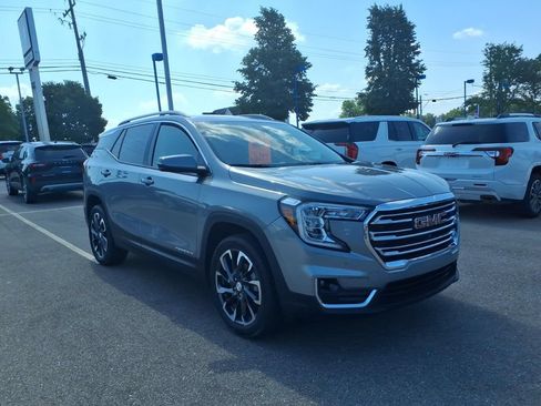 Used 2023 GMC Terrain SLT w/ Tech Package AWD/4WD image 3