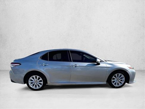 Used 2020 Toyota Camry LE FWD image 5