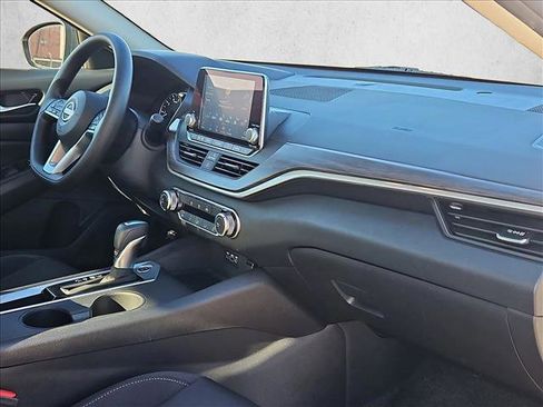 Used 2025 Nissan Altima 2.5 SV image 21