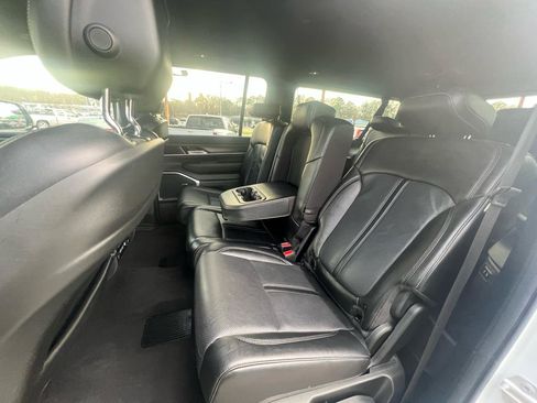 Used 2024 Jeep Wagoneer L Series II image 32