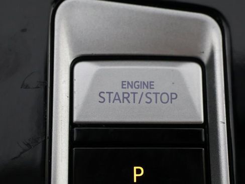 Used 2024 Volkswagen Atlas SE image 17