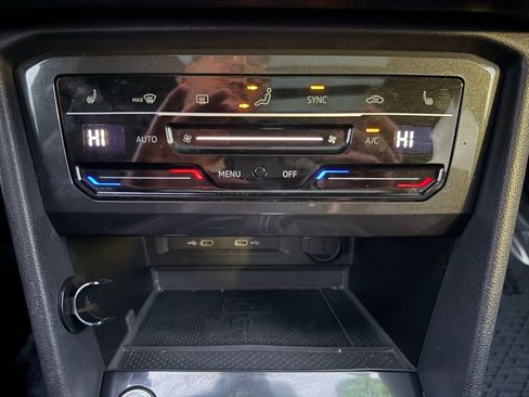 Used 2023 Volkswagen Tiguan SE R-Line image 29