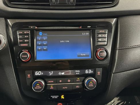 Used 2017 Nissan Rogue SV w/ Sun & Sound Touring Package AWD/4WD image 20