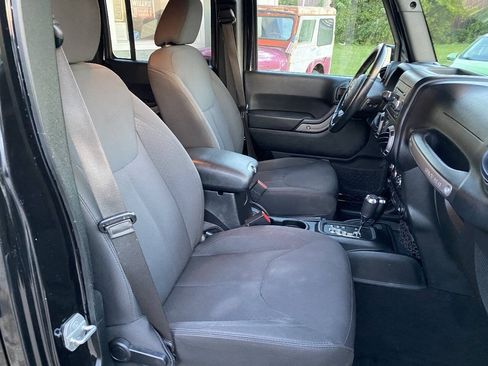 Used 2018 Jeep Wrangler Unlimited Sport S AWD/4WD image 18