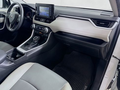 Certified 2020 Toyota RAV4 XLE Premium FWD image 31