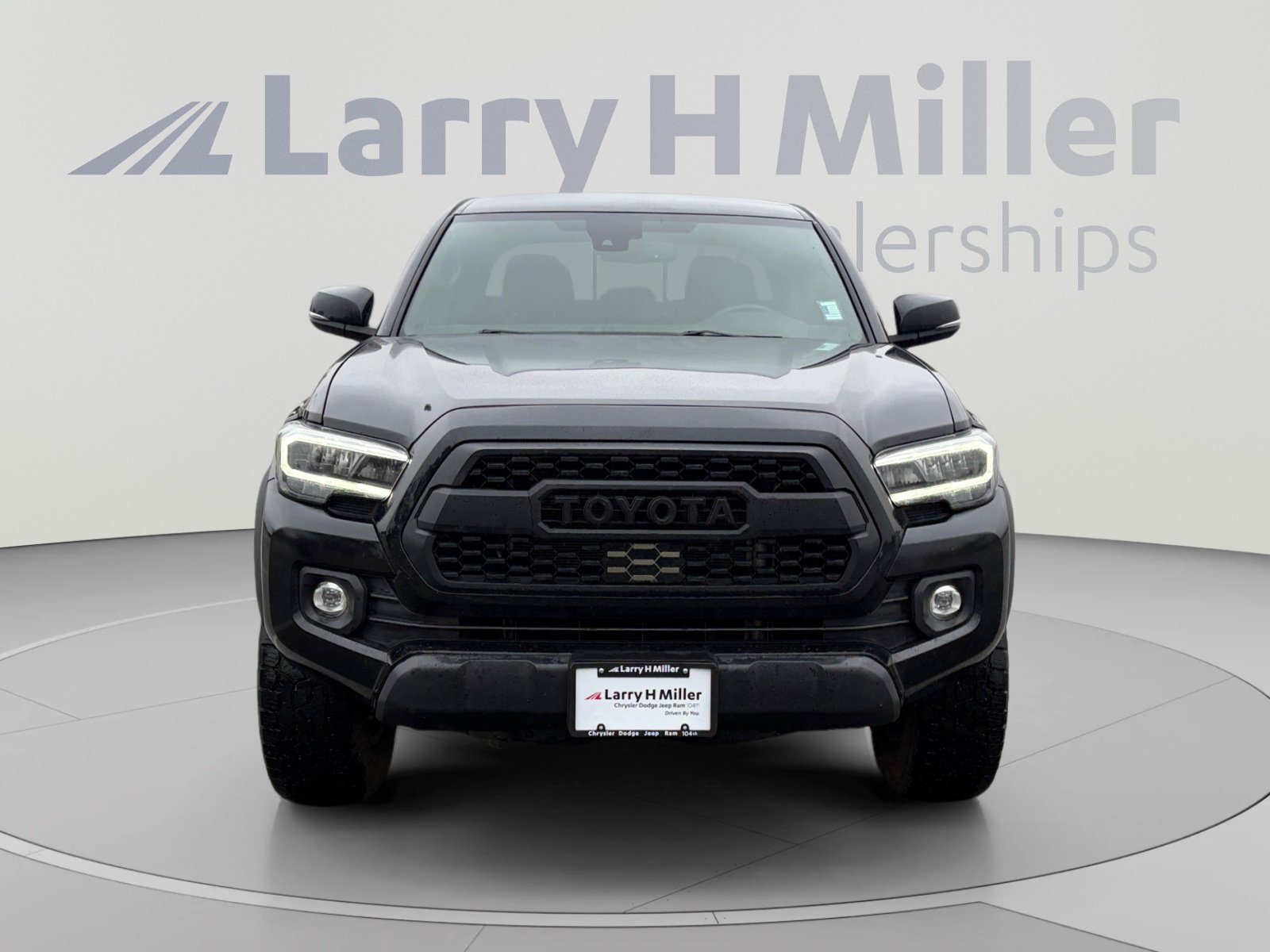 Used 2022 Toyota Tacoma TRD Off-Road w/ Technology Package AWD/4WD image 9