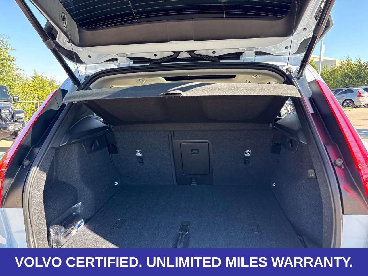 Certified 2024 Volvo XC40 B5 Plus w/ Protection Package Premier AWD/4WD image 13