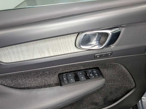 Used 2022 Volvo XC40 T5 Inscription image 39