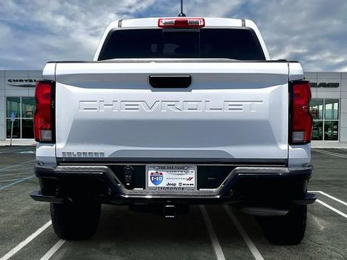 Used 2024 Chevrolet Colorado Z71 w/ Z71 Convenience Package 2 AWD/4WD image 3