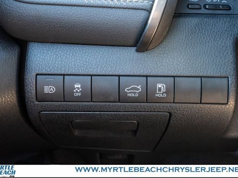 Used 2020 Toyota Camry XSE image 29