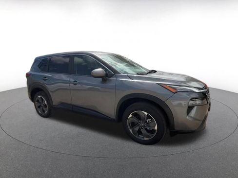 Used 2025 Nissan Rogue SV FWD image 2