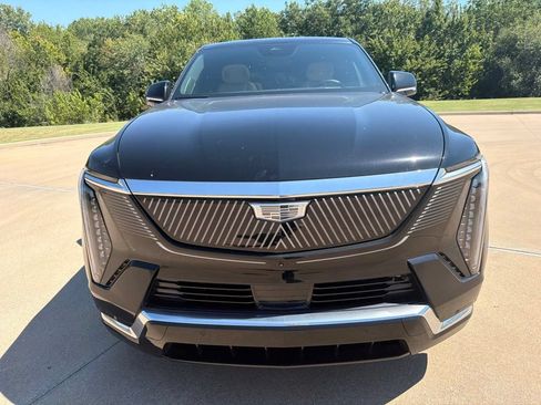 Used 2025 Cadillac Escalade IQ Luxury 2 AWD/4WD image 2