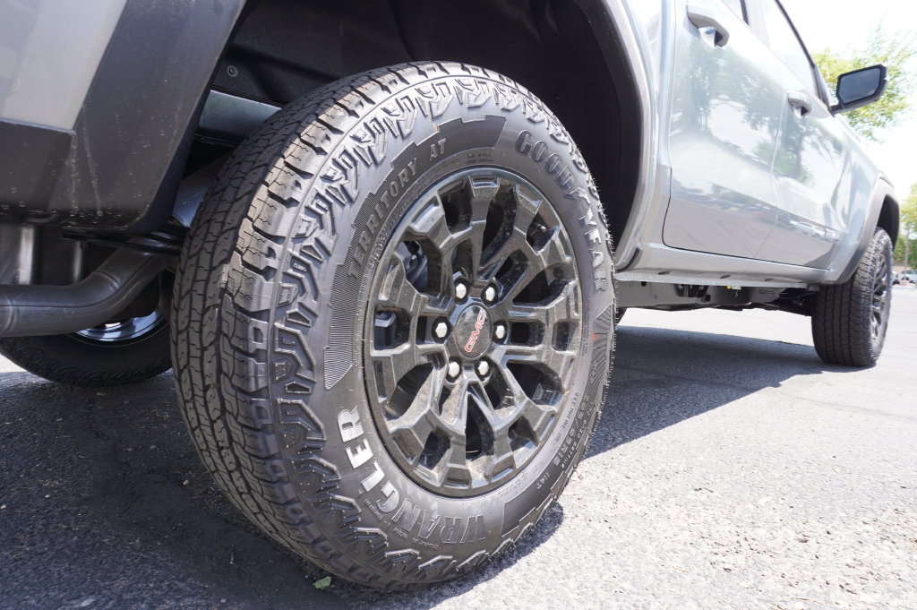 New 2026 GMC Canyon Elevation w/ Convenience Package RWD image 7