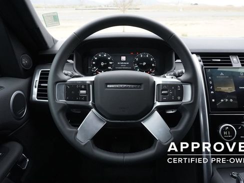 Used 2025 Land Rover Discovery S image 10