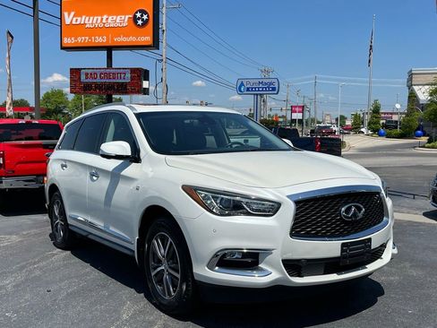 Used 2019 INFINITI QX60 Luxe w/ Essential Package FWD image 2