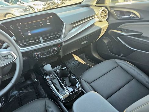 Used 2025 Chevrolet Trax ACTIV w/ Sunroof Package image 34
