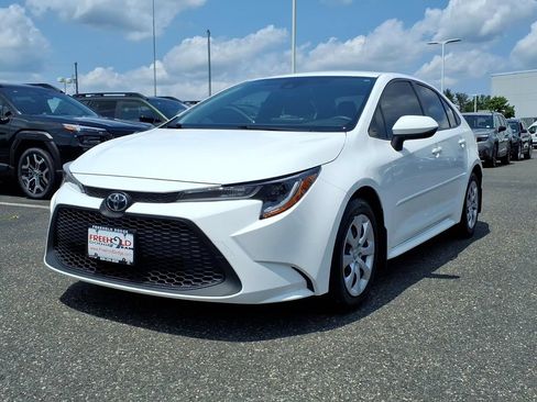 Used 2021 Toyota Corolla LE FWD image 3