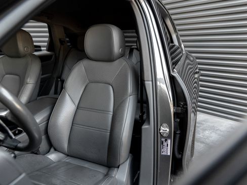 Certified 2023 Porsche Cayenne AWD/4WD image 5