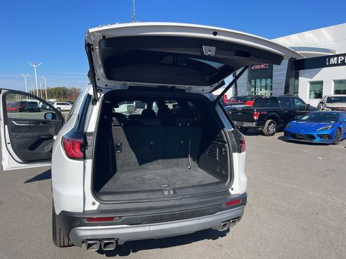 Used 2025 GMC Acadia Elevation FWD image 28