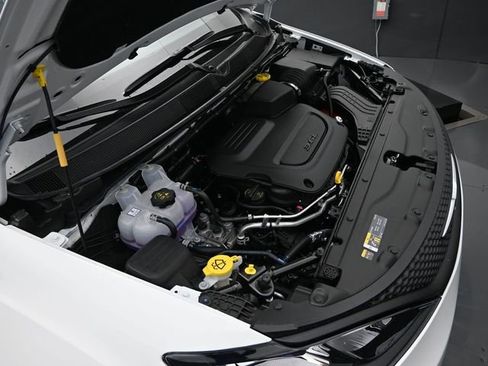 New 2025 Chrysler Voyager LX image 38