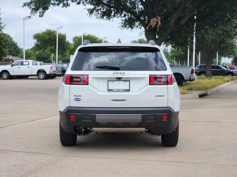 Used 2026 Jeep Cherokee Laredo AWD/4WD image 6