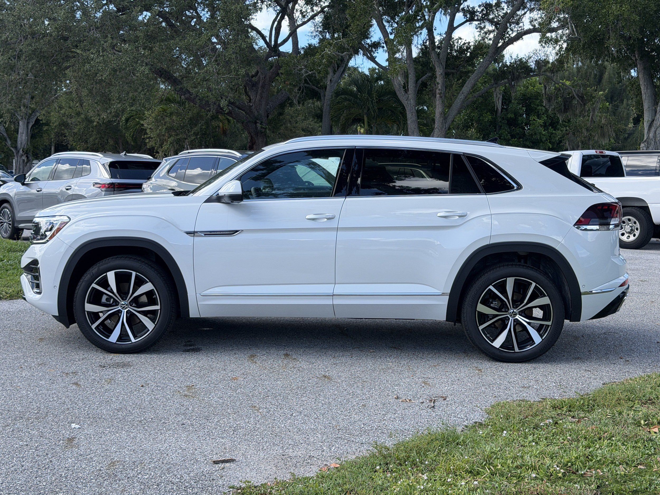 New 2026 Volkswagen Atlas Cross Sport SEL Premium R-Line AWD/4WD image 4