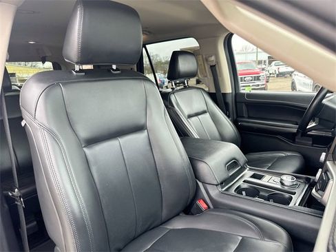 Used 2023 Ford Expedition XLT image 31