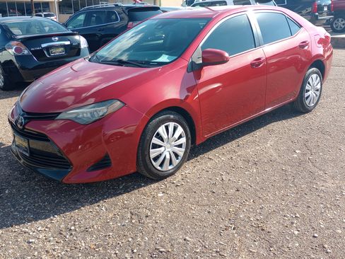 Used 2017 Toyota Corolla LE image 3