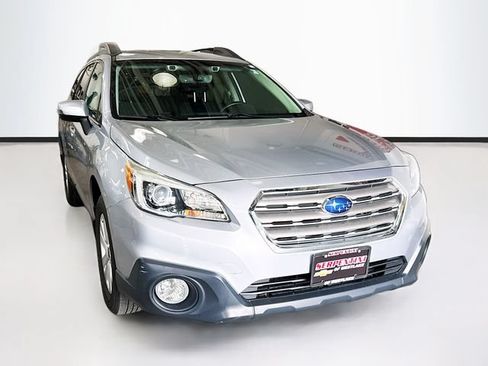 Used 2017 Subaru Outback 2.5i Premium AWD/4WD image 3