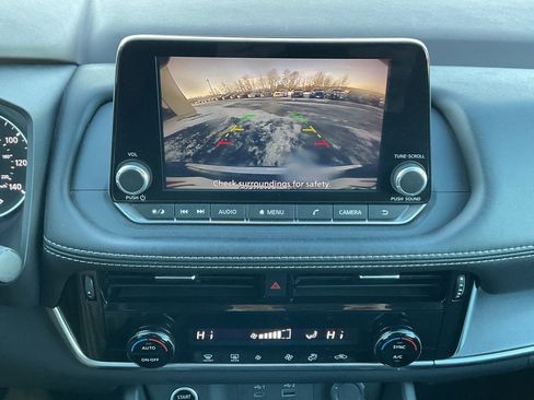 Used 2023 Nissan Rogue SV image 14