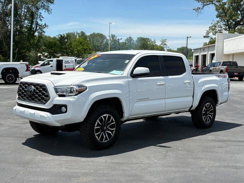 Used 2022 Toyota Tacoma TRD Sport w/ Technology Package AWD/4WD image 26