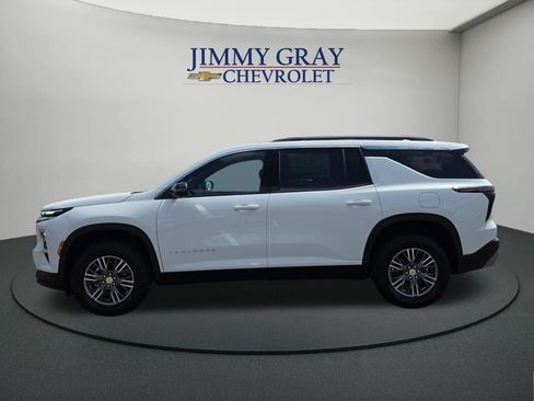 New 2026 Chevrolet Traverse LT w/ Driver Confidence Package FWD image 2