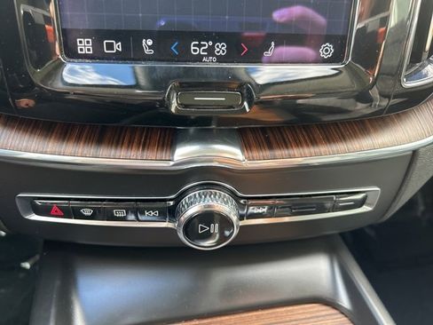 Certified 2022 Volvo XC60 B5 Momentum w/ Climate Package image 25