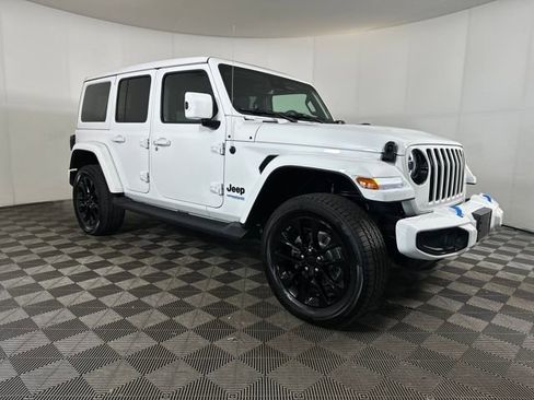 Used 2021 Jeep Wrangler Unlimited Sahara image 2
