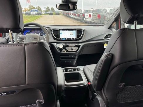 New 2026 Chrysler Pacifica Select AWD/4WD image 30