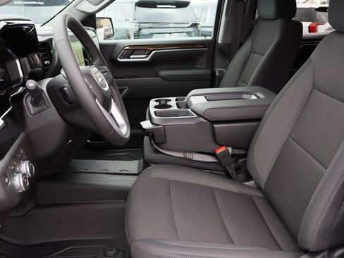 New 2026 GMC Sierra 1500 SLE image 15