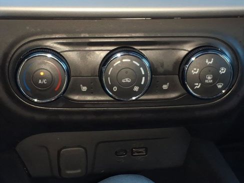 Used 2024 Chevrolet Trax RS image 11