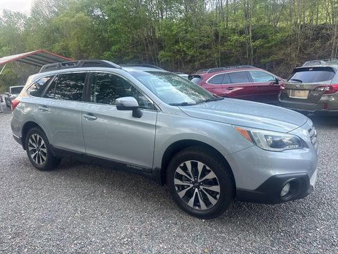 Used 2015 Subaru Outback 2.5i Limited AWD/4WD image 5
