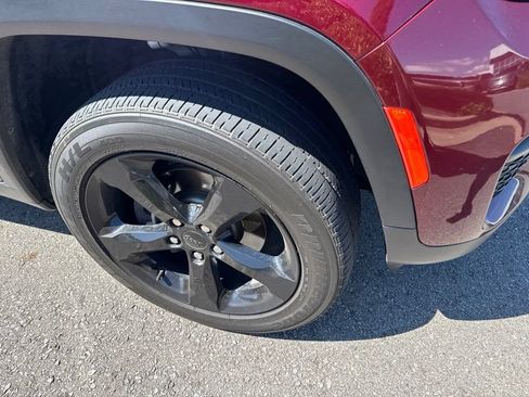Used 2024 Jeep Grand Cherokee Altitude AWD/4WD image 5