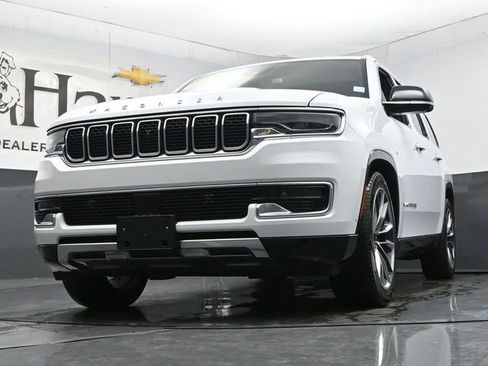 Used 2023 Jeep Wagoneer L Series III w/ Premium Group I AWD/4WD image 4