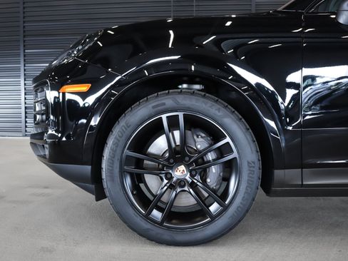 Certified 2024 Porsche Cayenne Coupe AWD/4WD image 27
