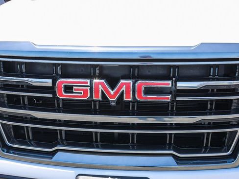 Used 2023 GMC Yukon XL AT4 w/ AT4 Premium Package AWD/4WD image 6