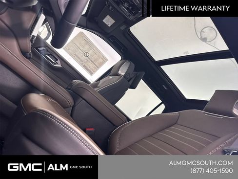 New 2026 GMC Yukon Denali Ultimate w/ LPO, Floor Liner Package AWD/4WD image 35