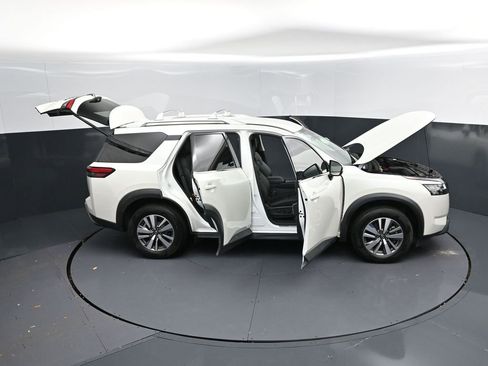 Used 2023 Nissan Pathfinder SL w/ Lighting Package (N92) image 54