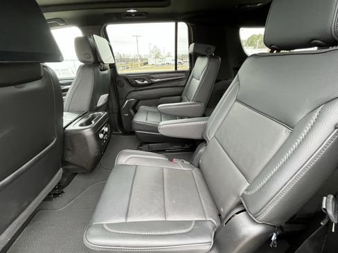 Used 2024 GMC Yukon XL Denali w/ Advanced Technology Package image 30