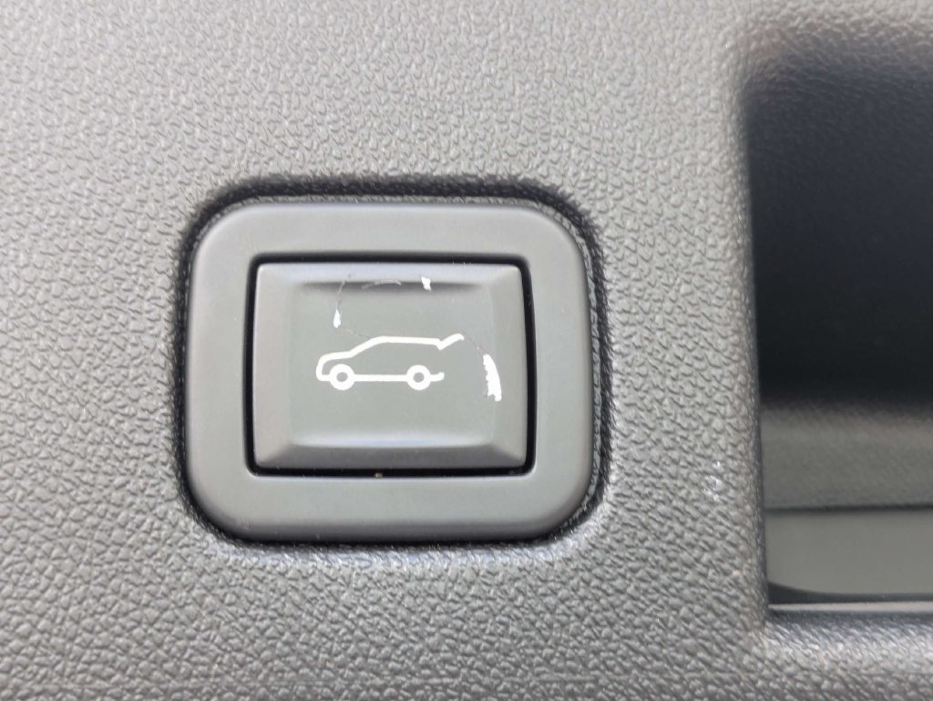 Used 2021 Chevrolet Equinox Premier FWD image 15
