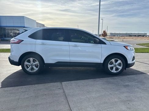 Used 2020 Ford Edge SE image 2