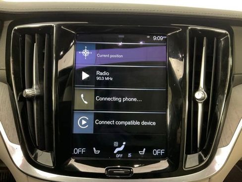 Used 2021 Volvo S60 T5 Inscription image 12